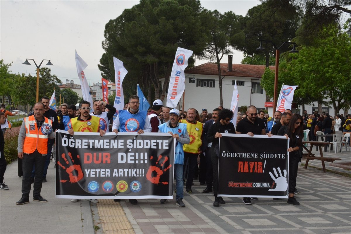 aa-20240510-34523821-34523818-manisada-egitim-sendikalari-istanbulda-okul-mudurunun-oldurulmesini-protesto-etti.jpg