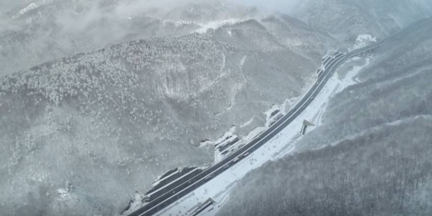 Bolu Dağı'nda kar yağışı etkisini sürdürüyor (Drone Kayıt)