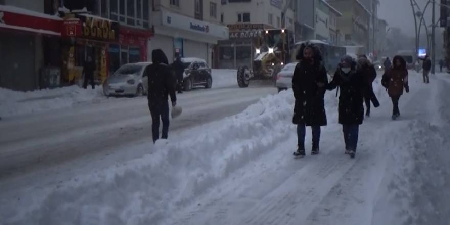 Muş: Kar yağışı nedeniyle 261 köy yolu ulaşıma kapandı