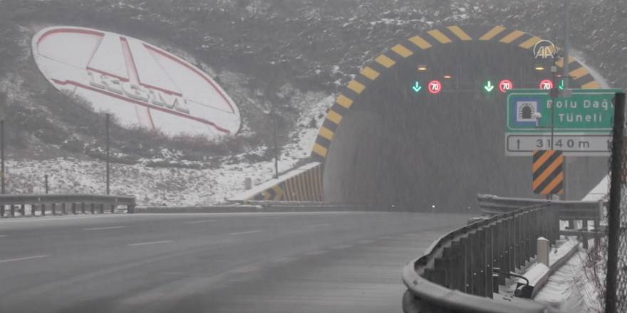 Bolu Dağı'nda kar yağışı ve sis etkili oluyor
