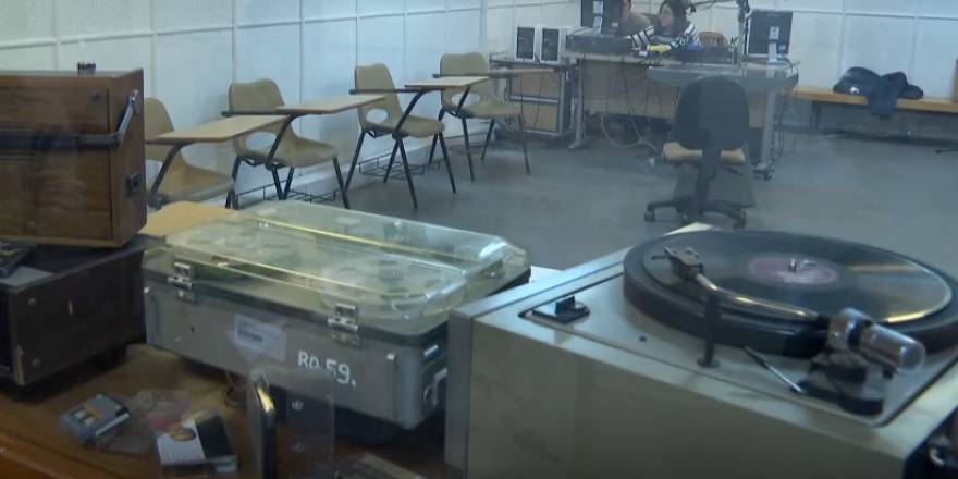 40 dilde müzik yayını yapan Radyo İlef'de aynı parçaya 40 gün sonra sıra geliyor