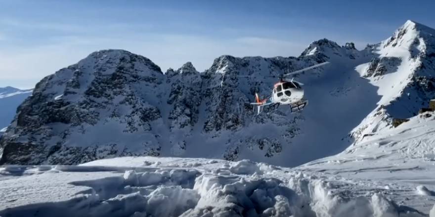 Çengel boynuzlu dağ keçileri için Kaçkarlara helikopterle yem taşındı
